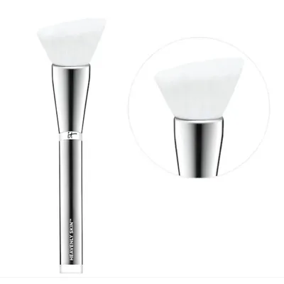 It Cosmetics Heavenly Skin Skin-Smoothing Complexion Brush #704