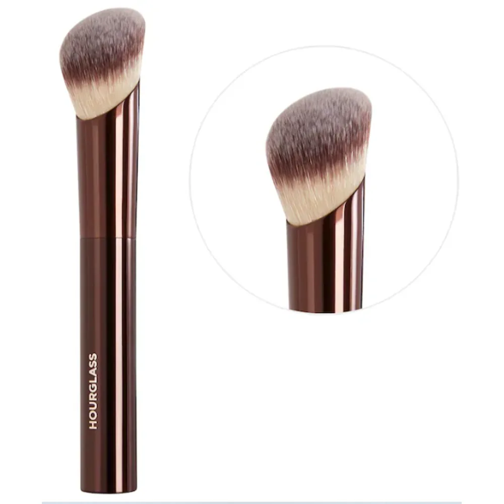 Hourglass Ambient Soft Glow Foundation Brush